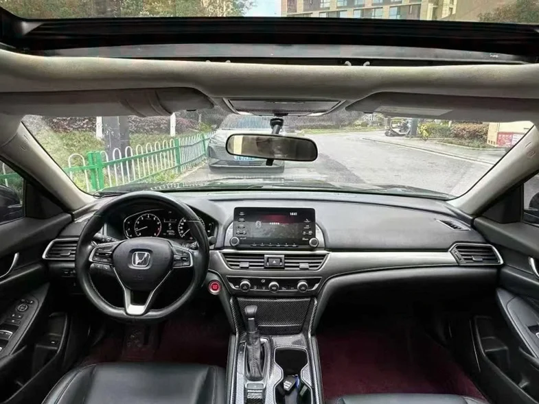本田雅阁 后面外观三