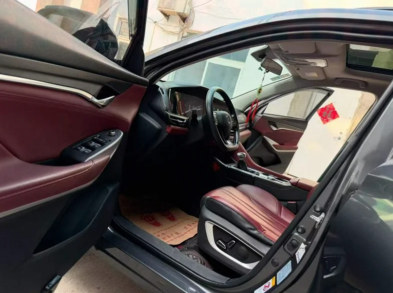 长安汽车CS75 后面外观一