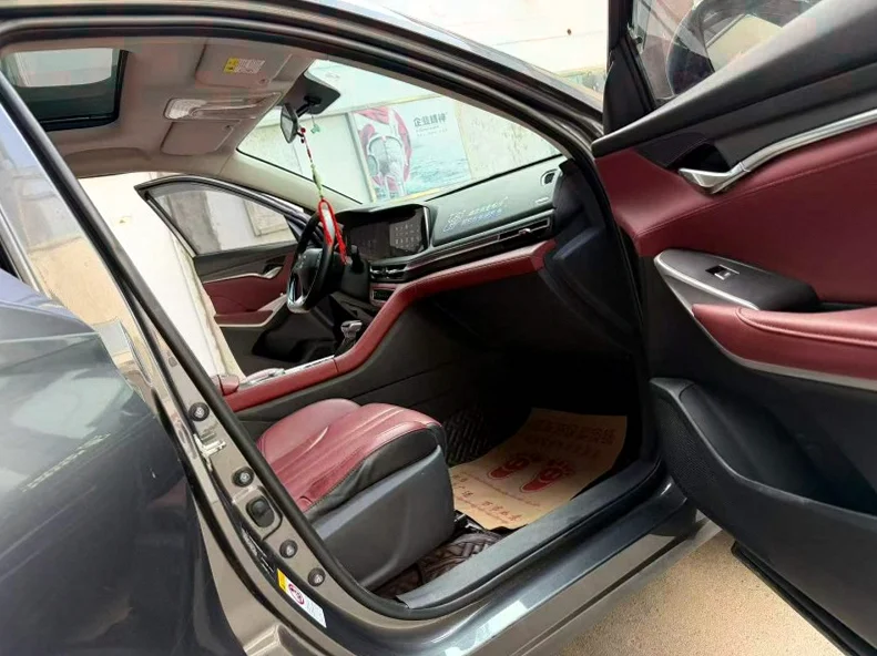 长安汽车CS75 后面外观三