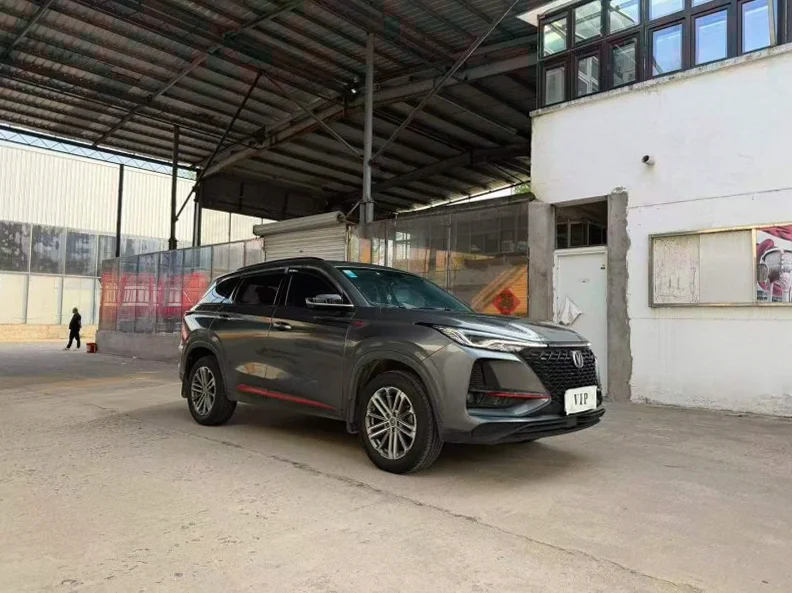 长安汽车CS75 正面外观三