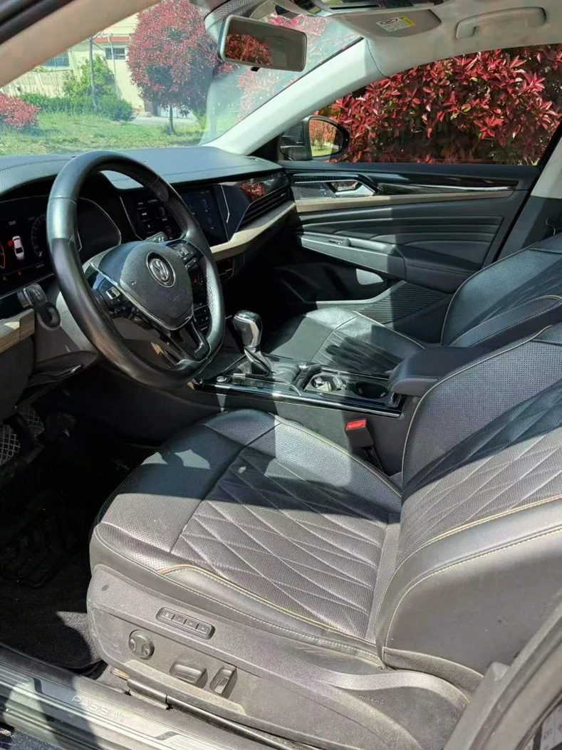 大众帕萨特 后面外观一