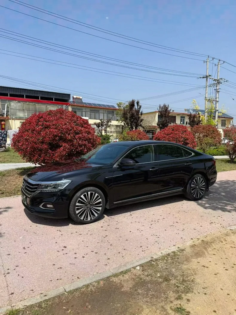 大众帕萨特 正面外观二