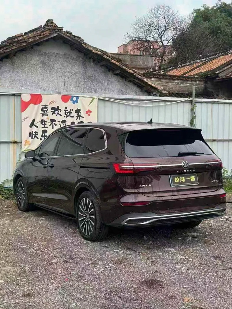 大众威然 后面外观一