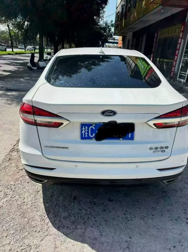 福特蒙迪欧 内饰后排