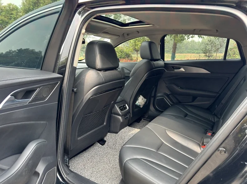 红旗H5 内饰前排