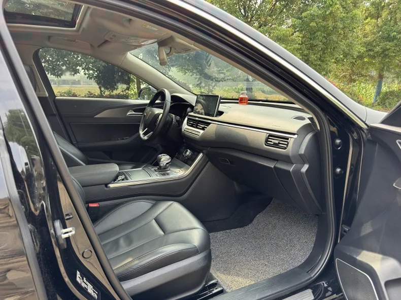 红旗H5 内饰后排