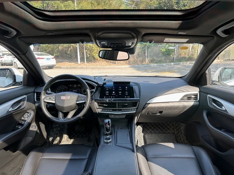 凯迪拉克CT5 后面外观一