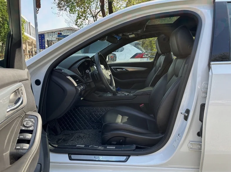 凯迪拉克CT5 后面外观三