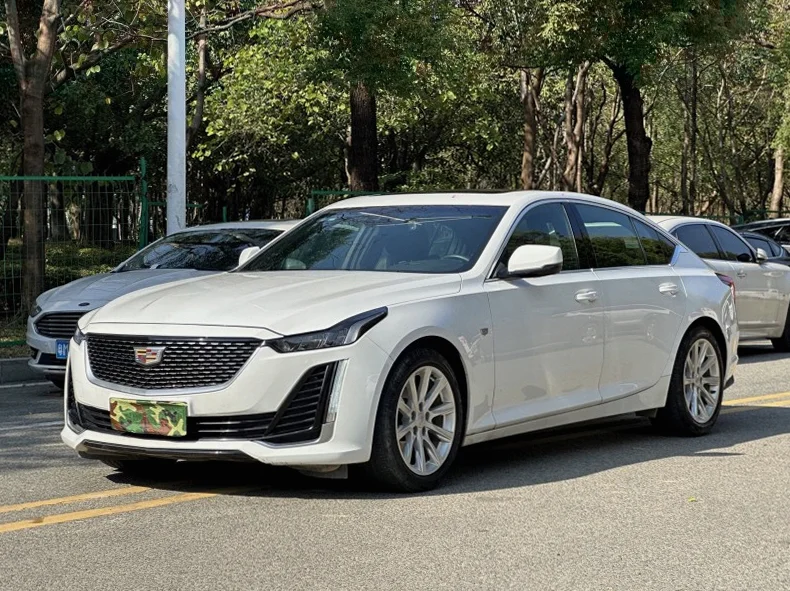 凯迪拉克CT5 正面外观三