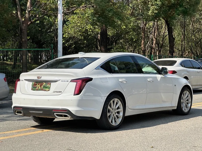 凯迪拉克CT5 内饰后排