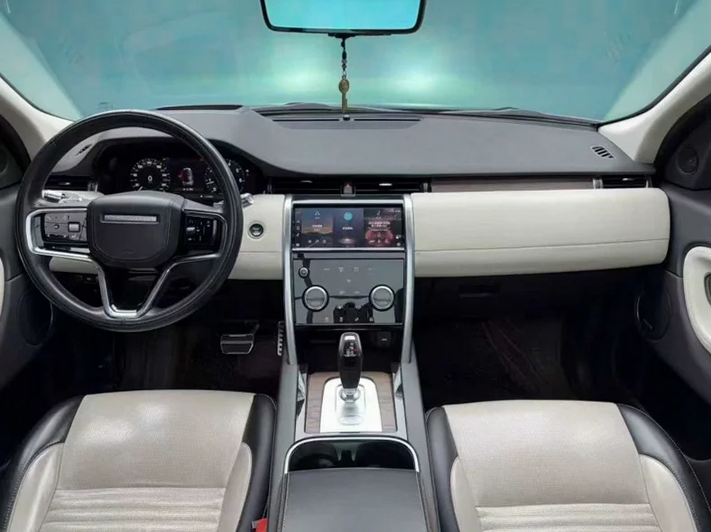 路虎发现神行 内饰后排