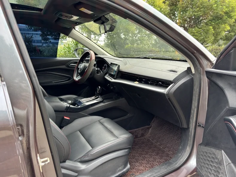 名爵5 内饰后排