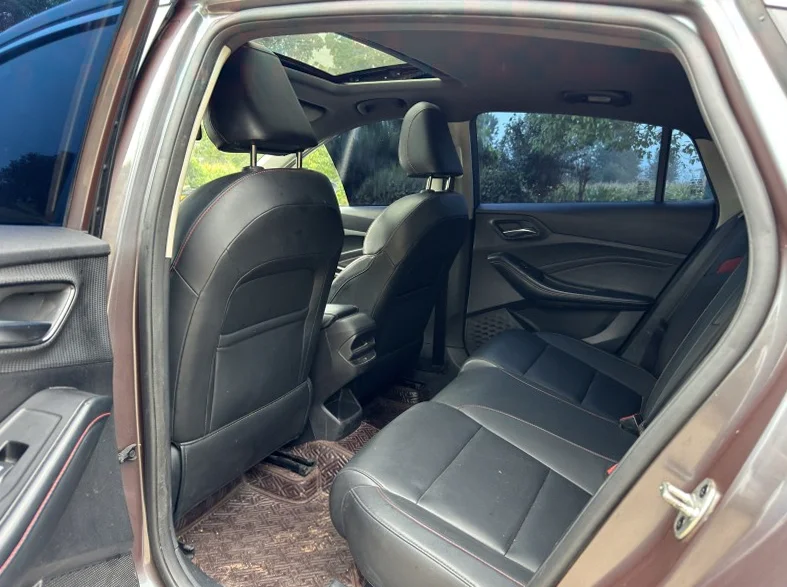 名爵5 内饰前排