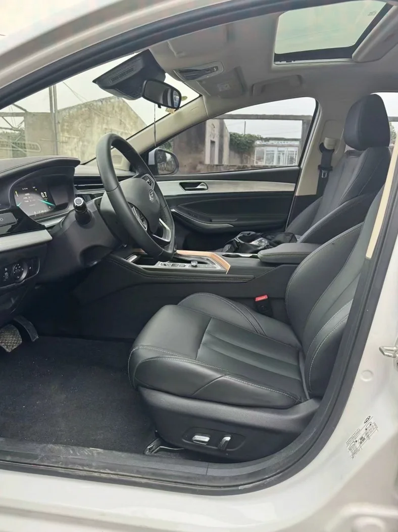 奇瑞艾瑞泽 内饰前排