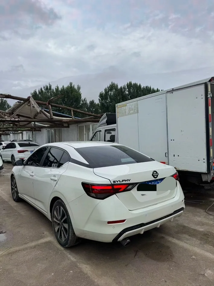 日产轩逸 后面外观一