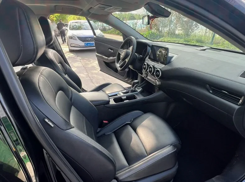 日产轩逸 内饰前排