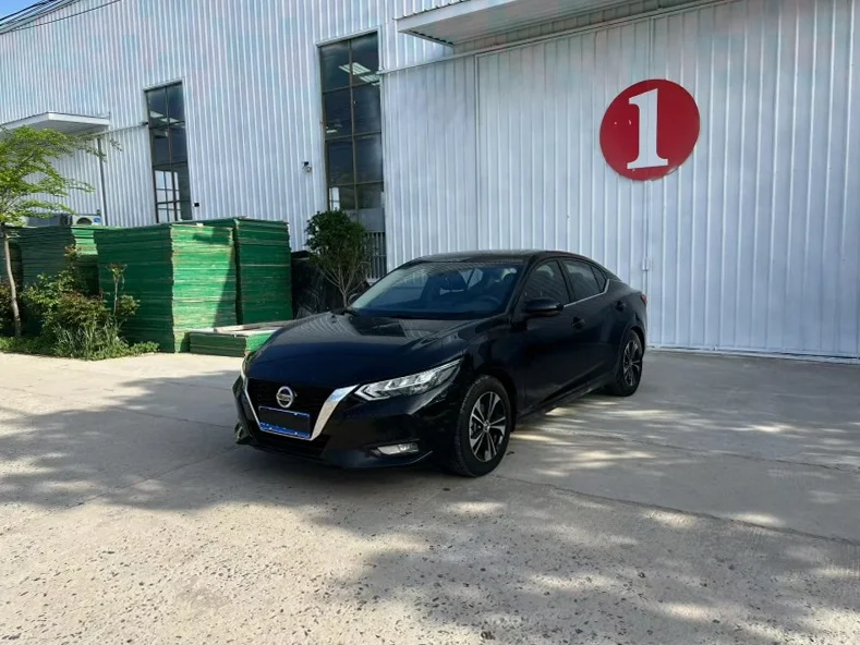 日产轩逸 正面外观二