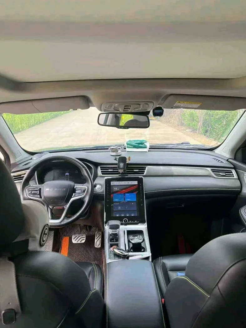 荣威RX5 后面外观一