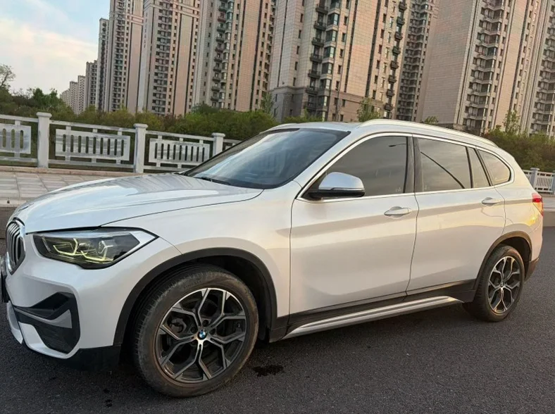 X1宝马 正面外观二