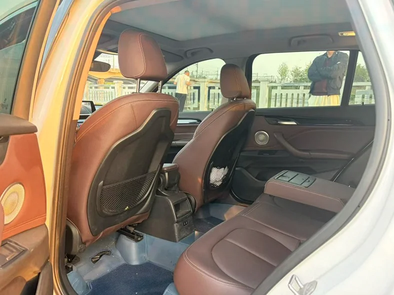 X1宝马 正面外观三