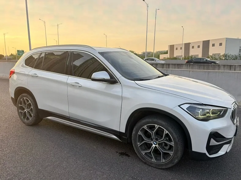 X1宝马 后面外观三