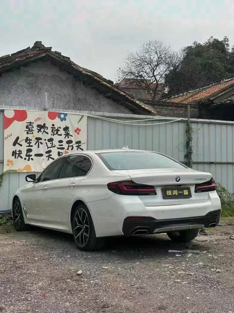 宝马5系 后面外观一