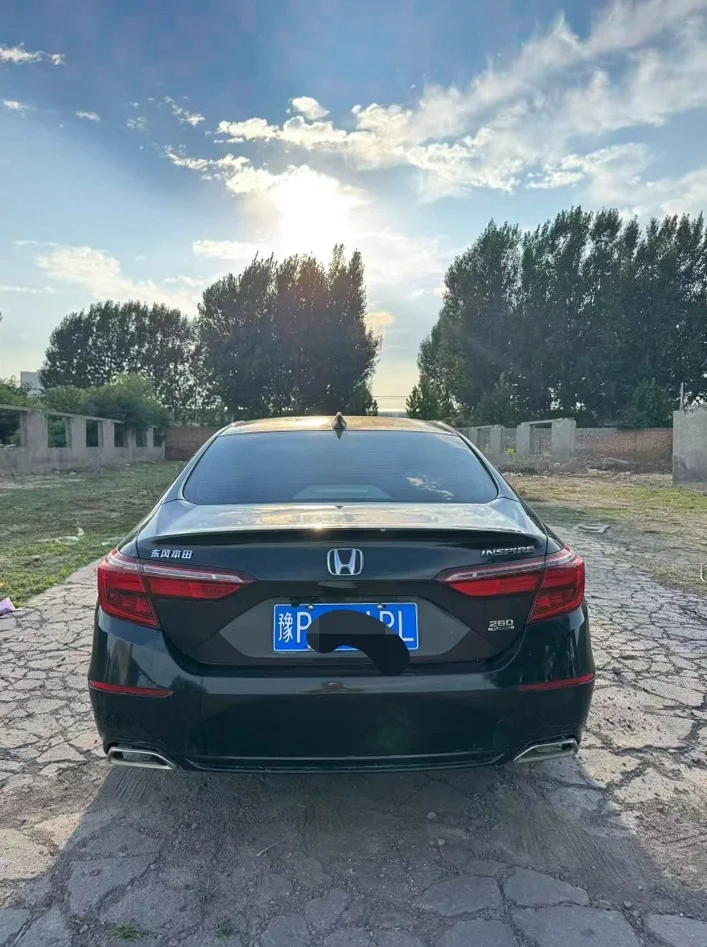 本田英诗派 内饰前排