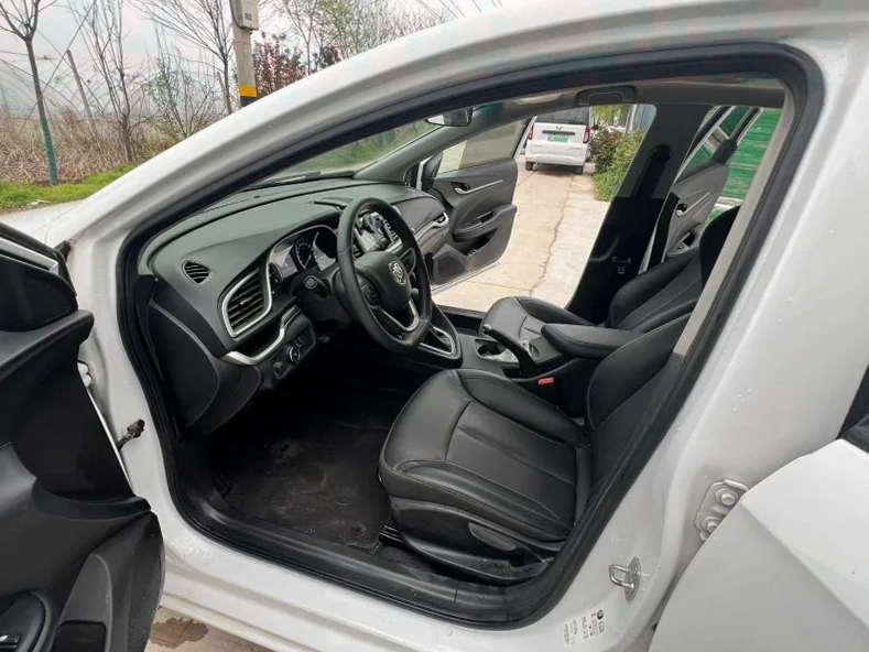 别克英朗 后面外观二