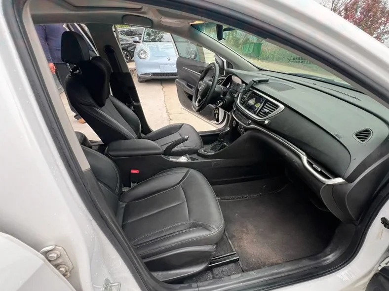 别克英朗 内饰后排