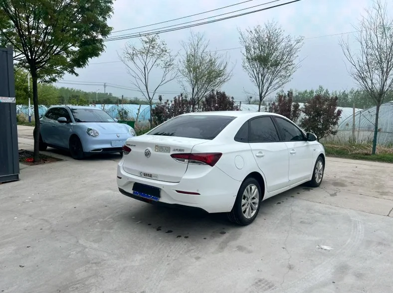 别克英朗 后面外观一