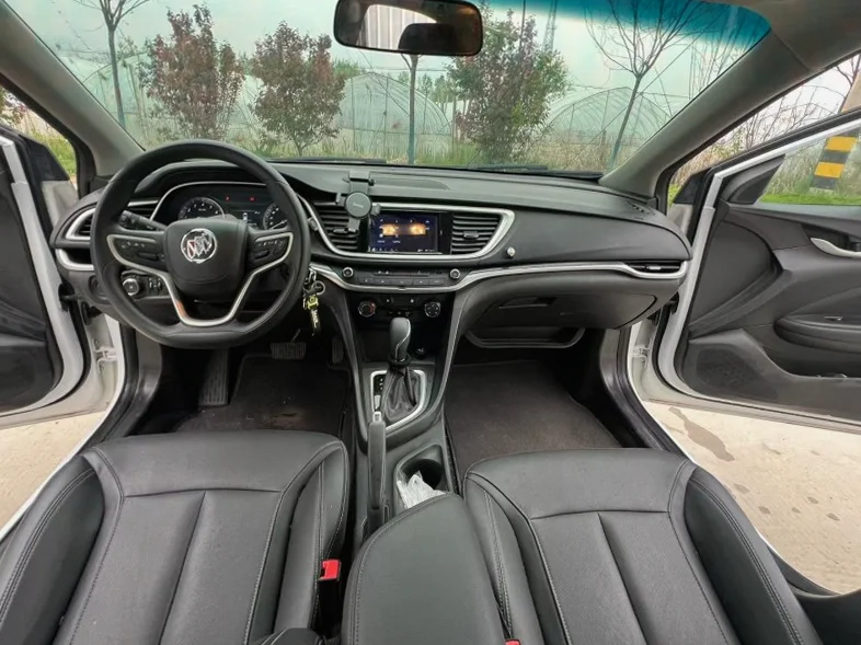 别克英朗 内饰前排