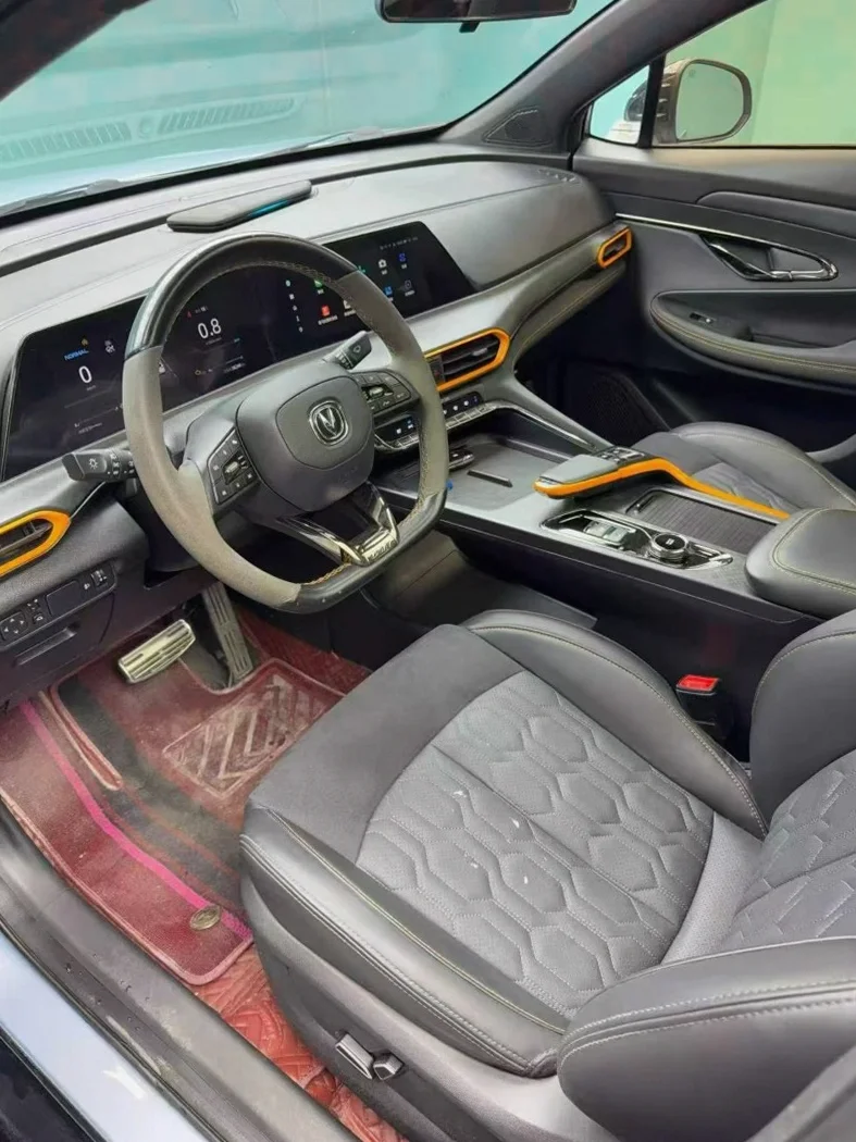 长安汽车UNI 后面外观一