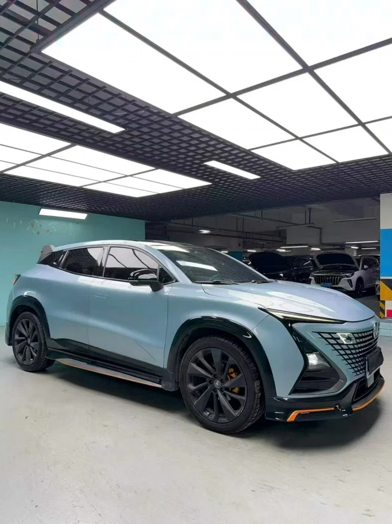 长安汽车UNI 正面外观三