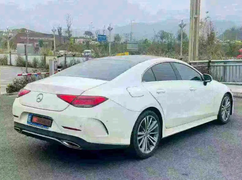 奔驰CLS 内饰后排