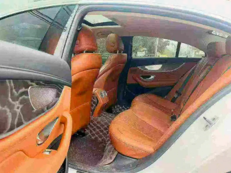 奔驰CLS 后面外观一