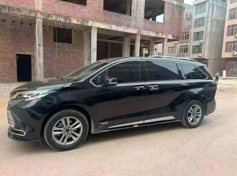 丰田塞纳 正面外观三