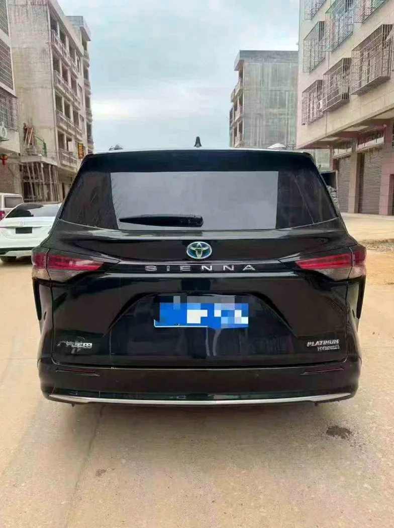 丰田塞纳 驾驶室