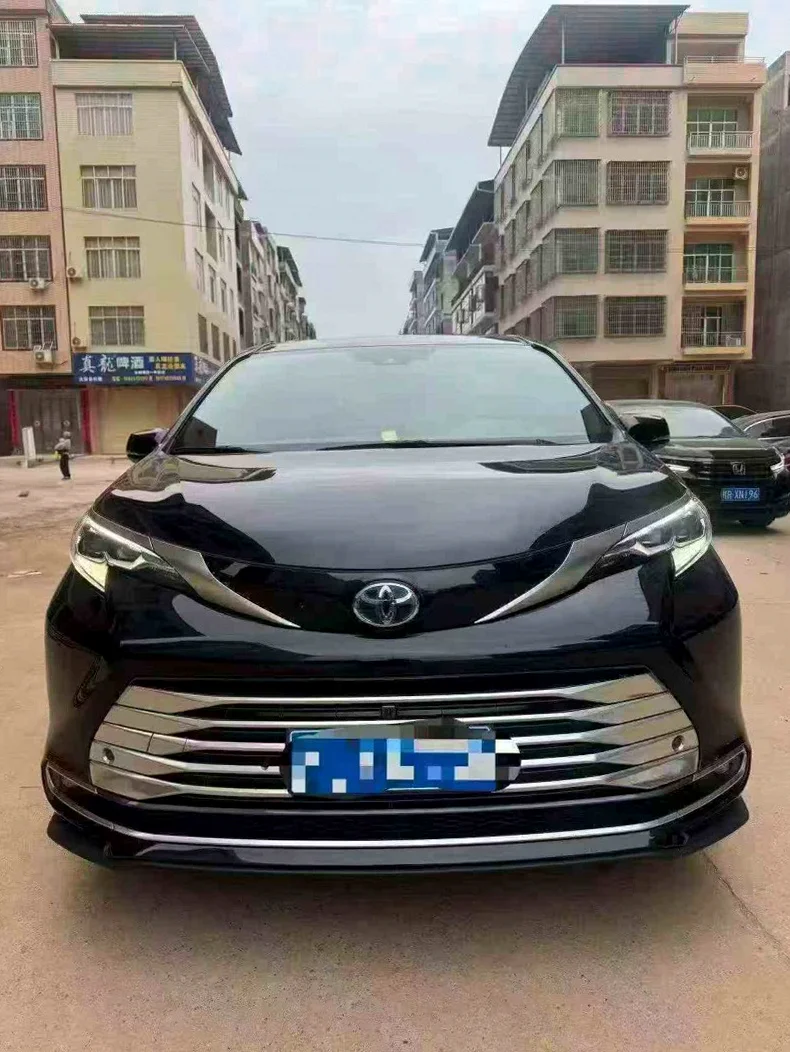 22年丰田塞纳2.5混动顶配