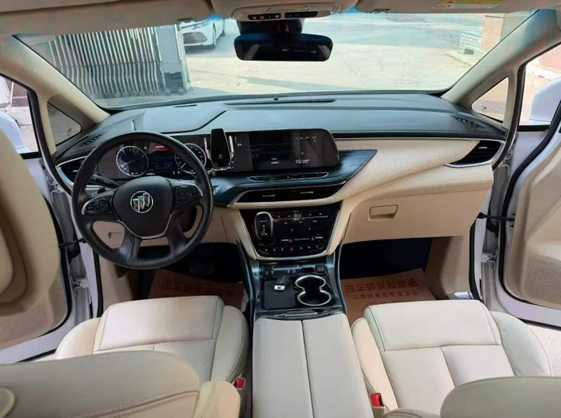 别克GL8 后面外观二