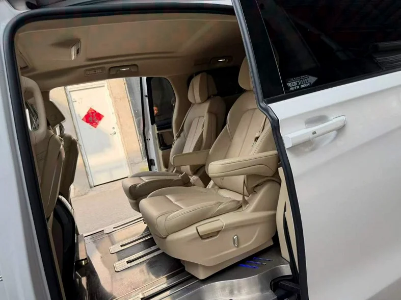 别克GL8 内饰后排