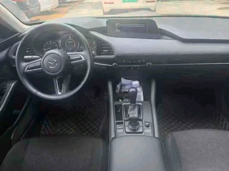 马自达昂克赛拉 后面外观一