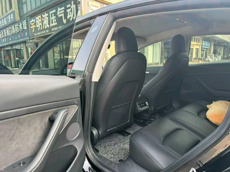 特斯拉MODEL 后面外观一