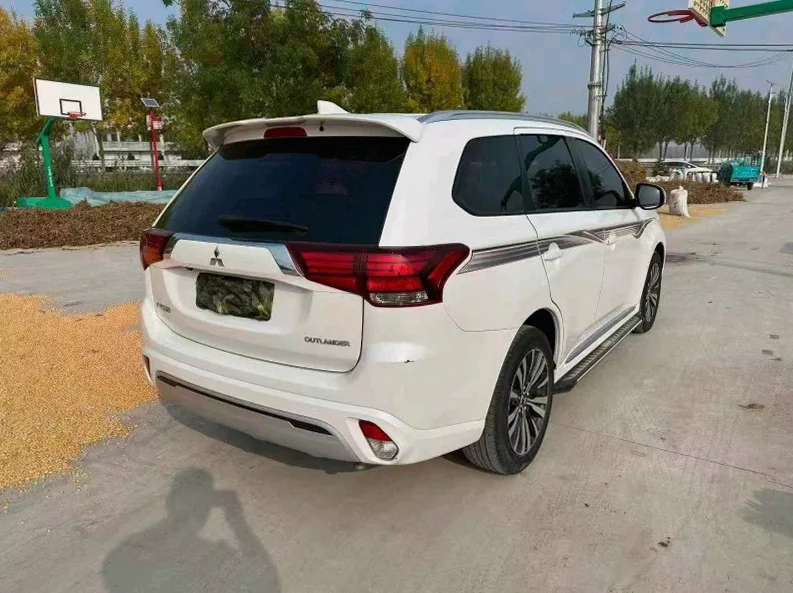 三菱欧蓝德 后面外观三