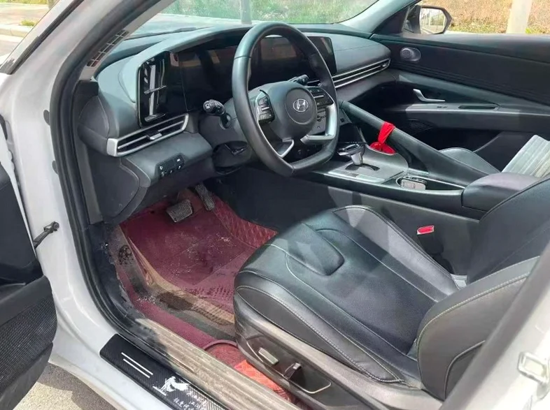 现代伊兰特 正面外观三