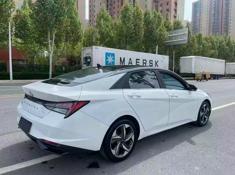 现代伊兰特 后面外观三