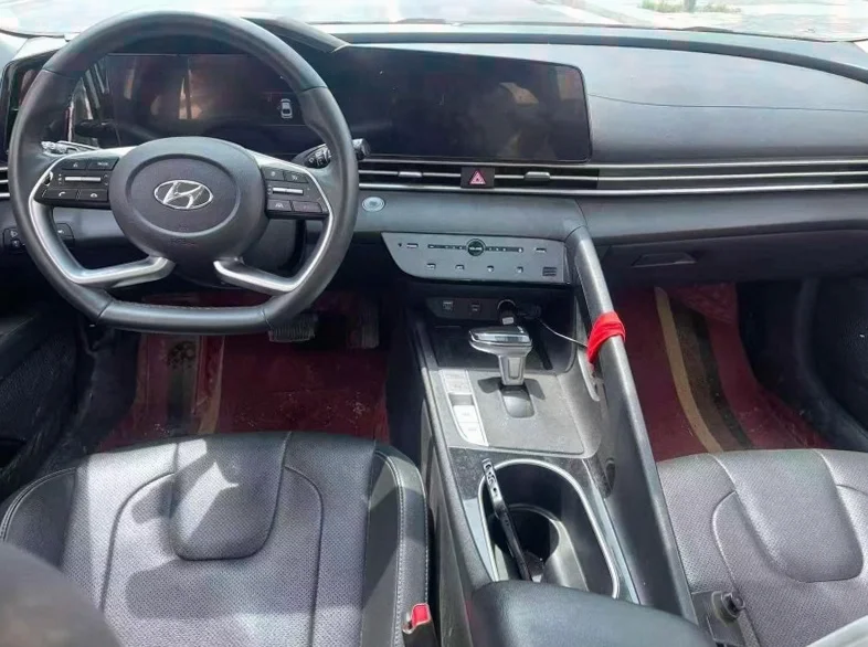 现代伊兰特 后面外观一