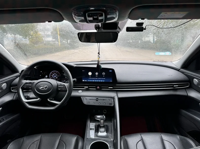 现代伊兰特 驾驶室