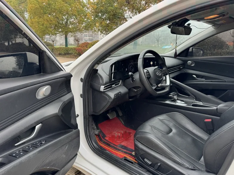 现代伊兰特 后面外观三