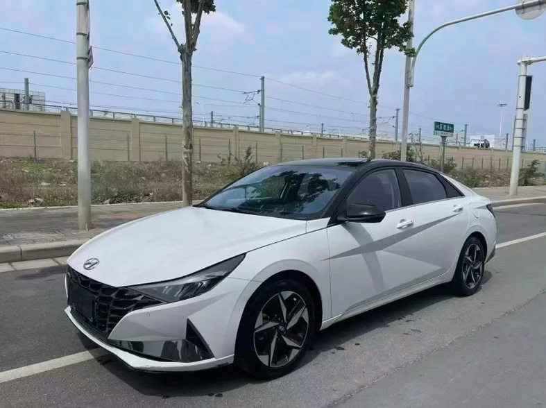 现代伊兰特 正面外观二