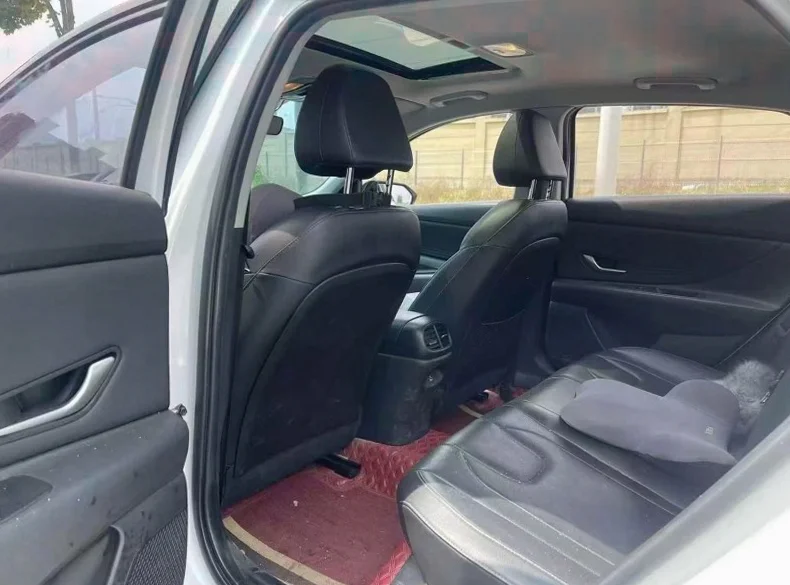 现代伊兰特 后面外观二